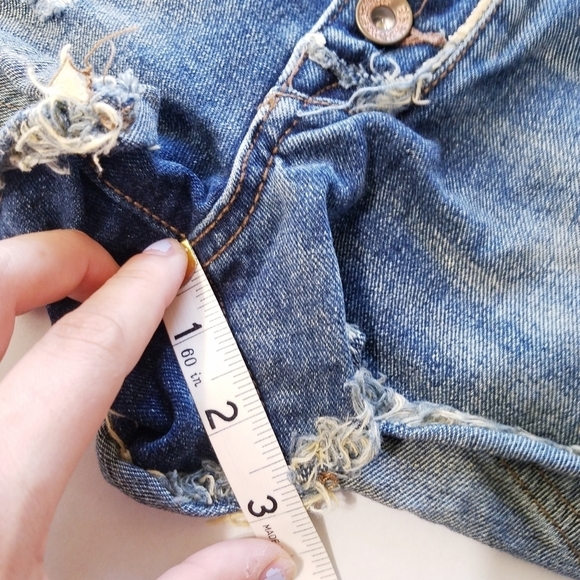 🌸 Free People | Jillian Runway Distressed Denim Shorts, size‎ 25 - Picture 9 of 11